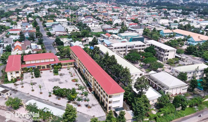 2 ngôi trường của phường Long Thành đang khẩn trương sửa chữa chuẩn bị cho khai giảng năm học mới 2026-2027. Ảnh: Công Nghĩa