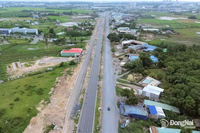 Thi công Dự án Nâng cấp, mở rộng đường 25B. Ảnh: Phạm Tùng