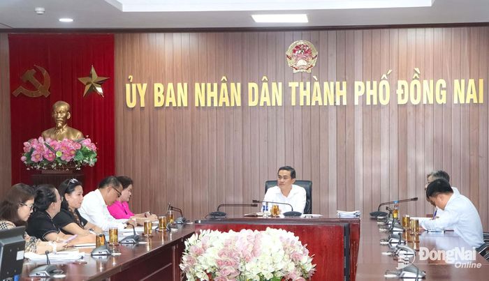 Ủy viên Ban Thường vụ Thành ủy, Phó Chủ tịch UBND thành phố Đồng Nai Lê Trường Sơn làm việc với Sở Ngoại vụ chiều 12-8. Ảnh: Ngọc Liên