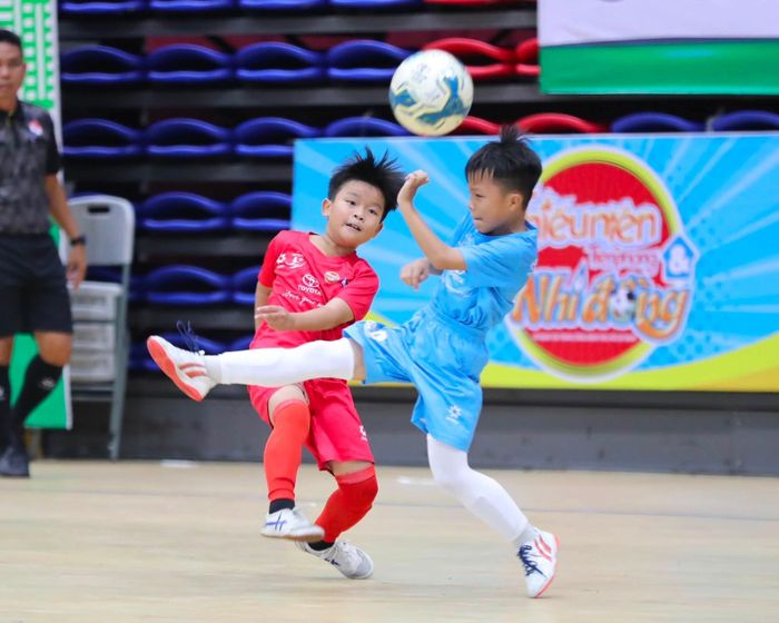 U.9 IEC Quảng Ngãi (áo đỏ) thất bại 1-4 trước U.9 Thanh niên Thành phố Hồ Chí Minh. Nguồn: Facebook