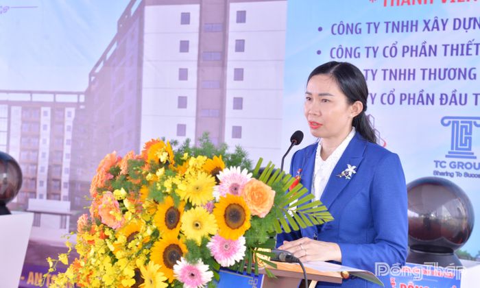 Giám đốc Ban Quản lý dự án đầu tư xây dựng công trình dân dụng và công nghiệp tỉnh Đồng Tháp Nguyễn Thị Thanh Phương phát biểu tại Lễ động thổ.