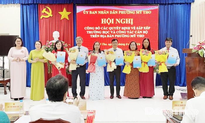 Trao Quyết định bổ nhiệm Phó Hiệu trưởng các trường mầm non, tiểu học, trung học cơ sở (sau sáp nhập).
