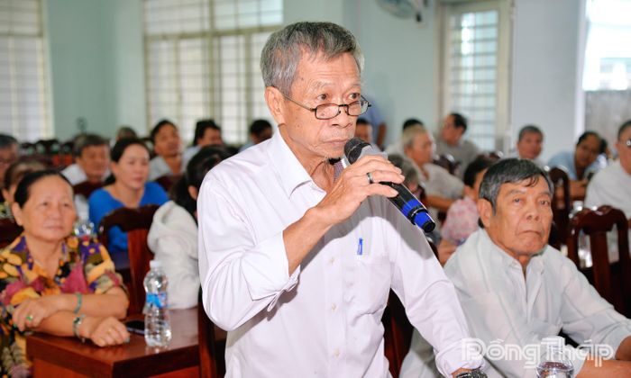 Cử tri phường Cai Lậy phát biểu ý kiến.