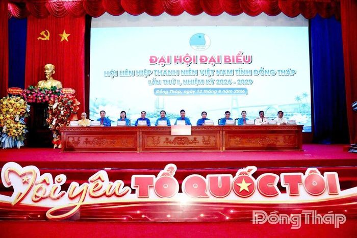 Đoàn Chủ tịch Đại hội.
