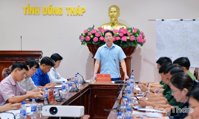 Đồng chí Huỳnh Minh Tuấn phát biểu tại buổi làm việc.