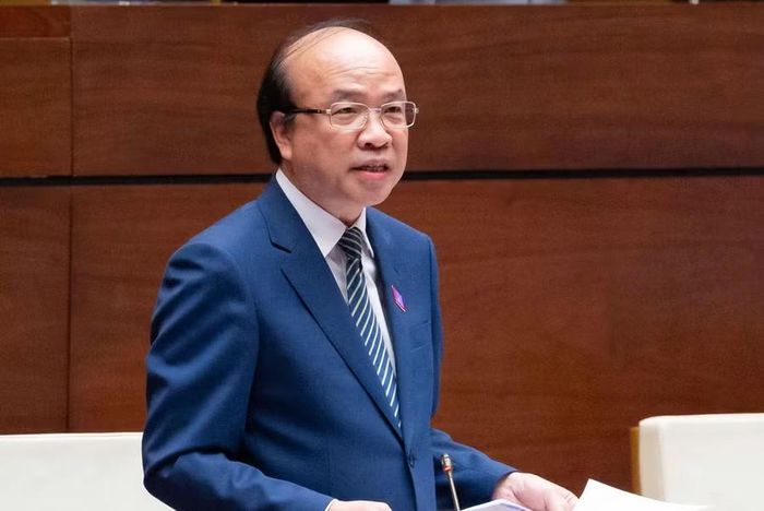  Chủ nhiệm Ủy ban Pháp luật và Tư pháp Phan Chí Hiếu phát biểu giải trình, tiếp thu các ý kiến của đại biểu Quốc hội. Ảnh: quochoi.vn 