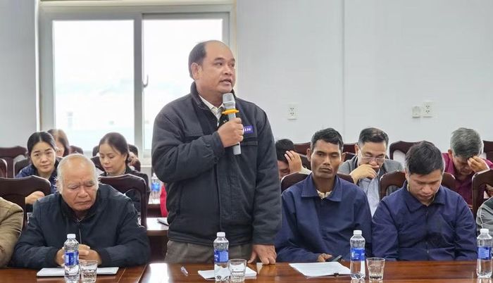  Tại hội nghị đối thoại, người dân kiến nghị nhiều vấn đề dân sinh. Ảnh: Bá Bính 