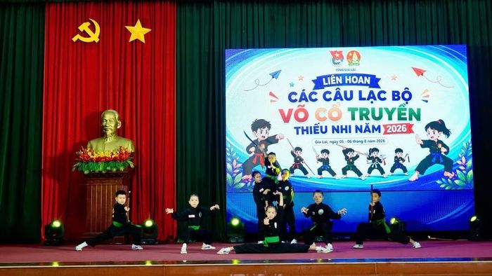  Màn biểu diễn võ cổ truyền đẹp mắt của đội Trường Tiểu học số 2 Mỹ Chánh. Ảnh: D.L 