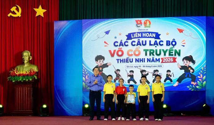  Đội Trường Tiểu học số 2 Mỹ Chánh đoạt giải nhất Liên hoan các câu lạc bộ võ cổ truyền thiếu nhi. Ảnh: D.L 
