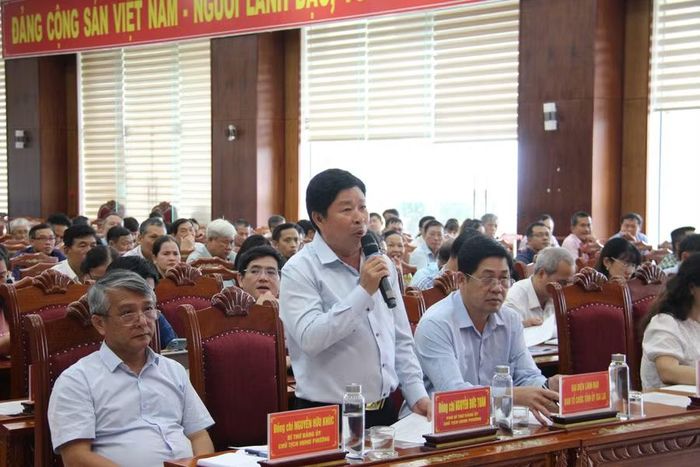  Ông Nguyễn Đức Toàn - Chủ tịch UBND phường Quy Nhơn báo cáo tình hình tổ chức, hoạt động của các tổ dân phố trên địa bàn. Ảnh: T.L 