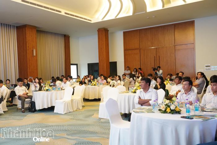 Các đại biểu tham dự hội thảo.