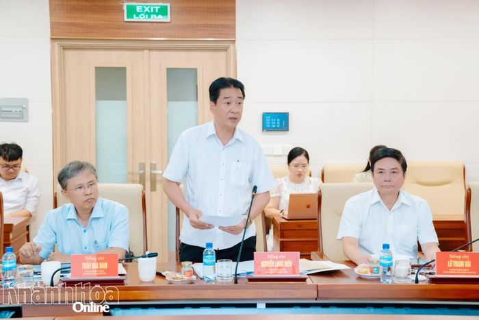 Đồng chí Nguyễn Long Biên - Ủy viên Ban Thường vụ Tỉnh ủy, Phó Chủ tịch Thường trực UBND tỉnh phát biểu tại hội nghị.