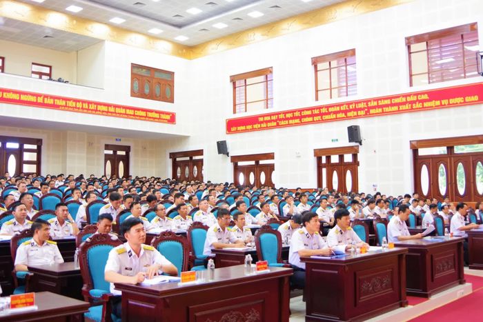 Các đại biểu tham dự hội nghị.