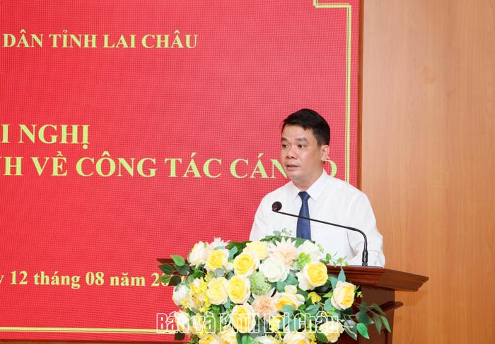Đồng chí Lê Thanh Tâm - Phó Giám đốc Ban QLDA ĐTXD các công trình Nông nghiệp và Phát triển nông thôn phát biểu nhận nhiệm vụ. 