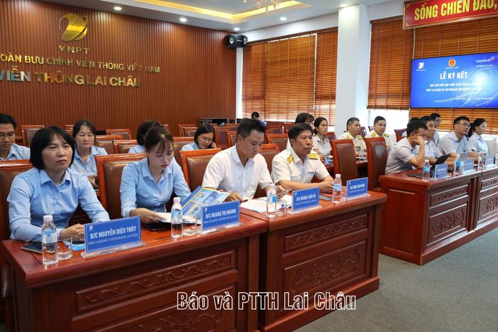 Đại biểu dự lễ ký kết.