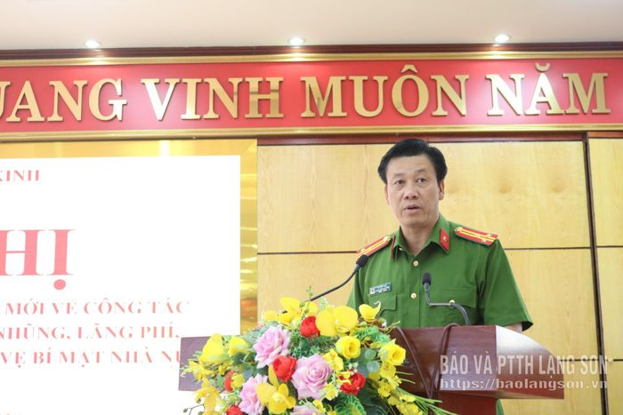 Trưởng Công an phường quán triệt chuyên đề tại hội nghị