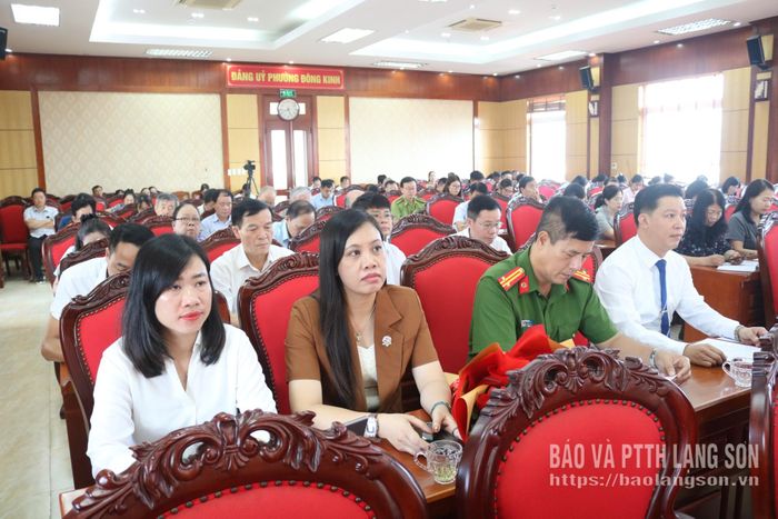 Các đại biểu theo dõi các chuyên đề được quán triệt tại hội nghị