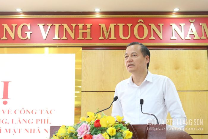 Đồng chí Phùng Quang Hội, Ủy viên Ban Thường vụ Tỉnh ủy, Bí thư Đảng ủy, Chủ tịch HĐND phường phát biểu tại hội nghị