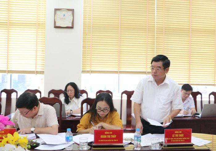 Lãnh đạo Ủy ban Kiểm tra Tỉnh ủy phát biểu tại kỳ họp