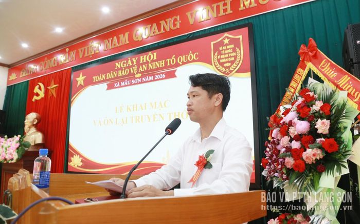 Lãnh đạo UBND xã Mẫu Sơn trình bày diễn văn khai mạc và diễn văn ôn lại truyền thống Ngày hội toàn dân bảo vệ ANTQ 