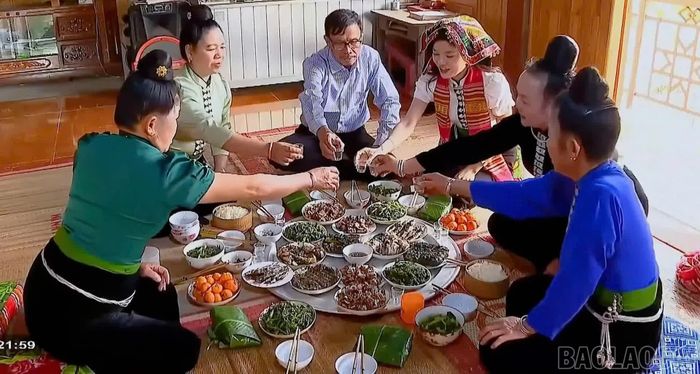 Không gian ẩm thực với các món ăn truyền thống, góp phần giới thiệu nét văn hóa đặc sắc của địa phương. (Ảnh: TL)