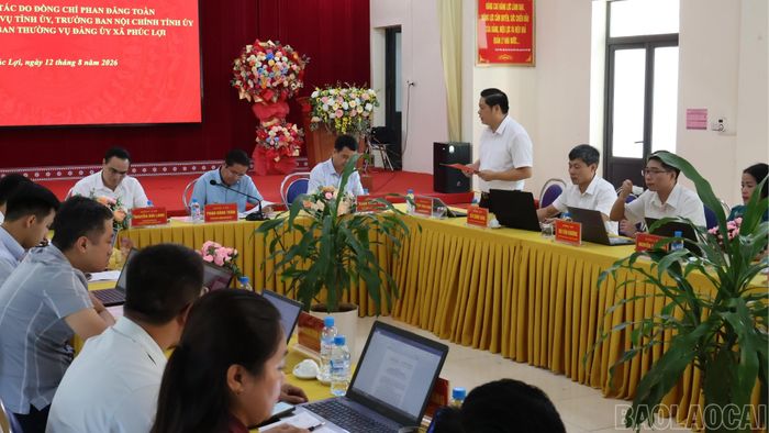 Lãnh đạo Đảng ủy xã Phúc Lợi báo cáo công tác lãnh đạo, chỉ đạo thực hiện nhiệm phát triển kinh tế xã hội 7 tháng đầu năm 2026.