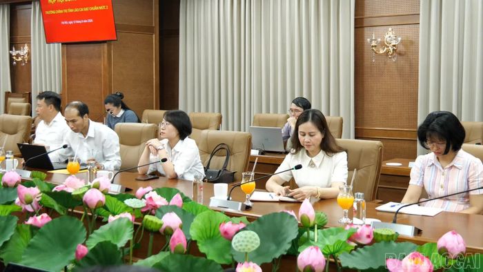 Các đại biểu dự họp.