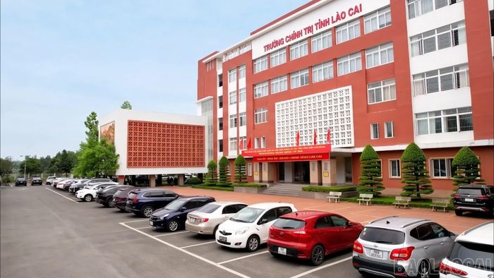 Trường Chính trị tỉnh Lào Cai đạt 60/60 chỉ tiêu, trong đó có 15 chỉ tiêu vượt chuẩn.