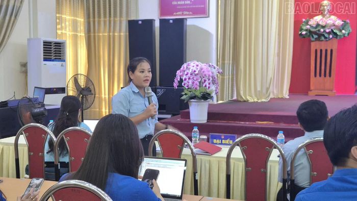 Đại diện các tổ chức Đoàn, Đội đóng góp ý kiến.