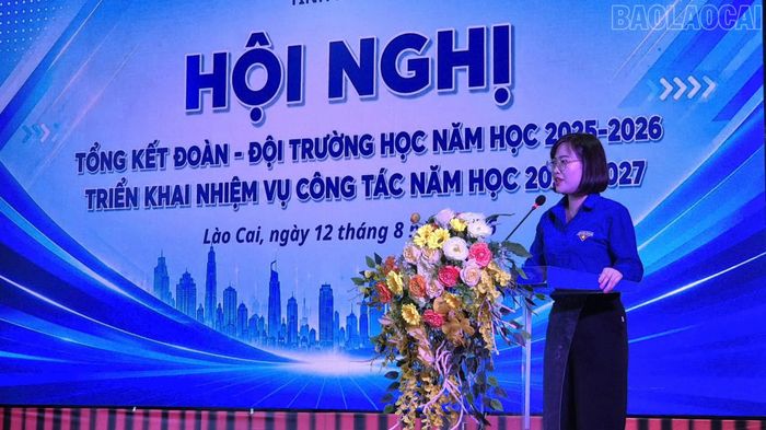 Đồng chí Dương Thị Vui - Phó Bí thư Tỉnh đoàn, Chủ tịch Hội đồng Đội tỉnh phát biểu khai mạc hội nghị.