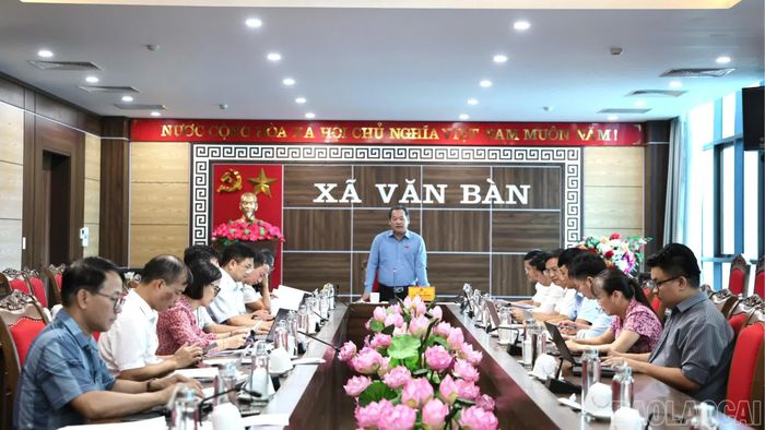 Quang cảnh buổi làm việc.