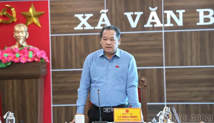 Đồng chí Lý Bình Minh - Ủy viên Ban Chấp hành Đảng bộ tỉnh, lãnh đạo Ban Dân tộc HĐND tỉnh phát biểu tại buổi làm việc.