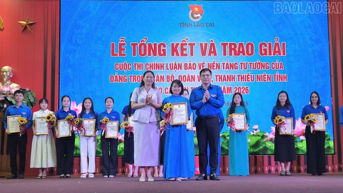 Thí sinh Cầm Thị Nghiệp - Trường Cao đẳng Nghề Yên Bái, tỉnh Lào Cai đoạt giải A Cuộc thi chính luận về bảo vệ nền tảng tư tưởng của Đảng trong đoàn viên, thanh thiếu niên tỉnh Lào Cai lần thứ hai, năm 2026.