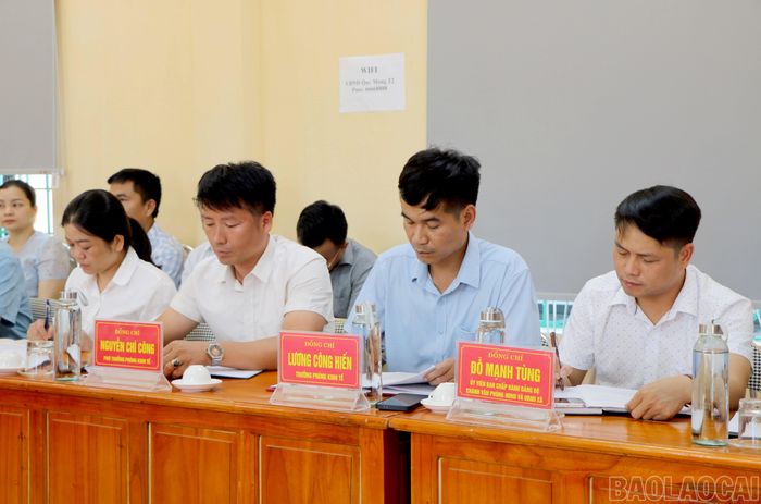 Các đại biểu tham dự buổi làm việc.
