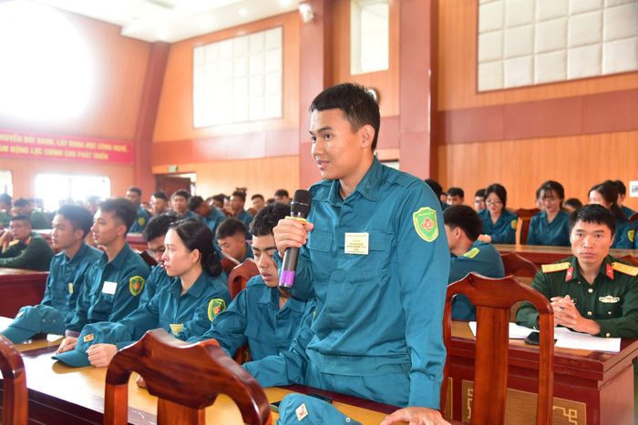Những vấn đề liên quan đến việc thực hiện nhiệm vụ, bảo đảm đời sống được các chiến sĩ đặt ra tại buổi đối thoại