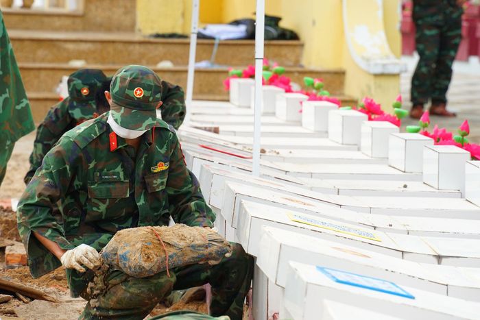 Tận tụy làm nhiệm vụ