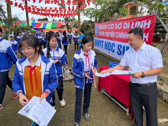 BHXH cơ sở Di Linh tuyên truyền chính sách BHYT đến học sinh trên địa bàn