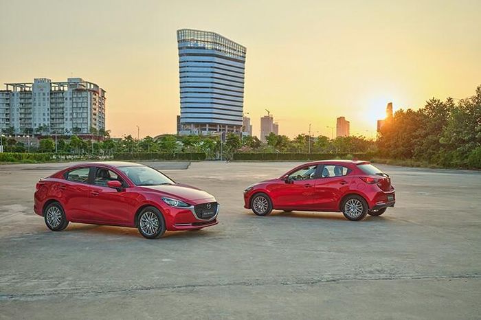 Mazda2 2026 được phân phối dưới dạng nhập khẩu nguyên chiếc từ Thái Lan.