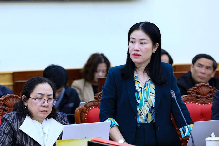 Tỉnh ủy viên, Giám đốc Sở Giáo dục và Đào tạo Lâm Đồng Lê Thị Bích Liên giải trình các nội dung thuộc thẩm quyền