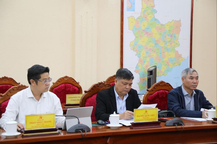 Các sở, ngành, đơn vị liên quan tham dự buổi làm việc