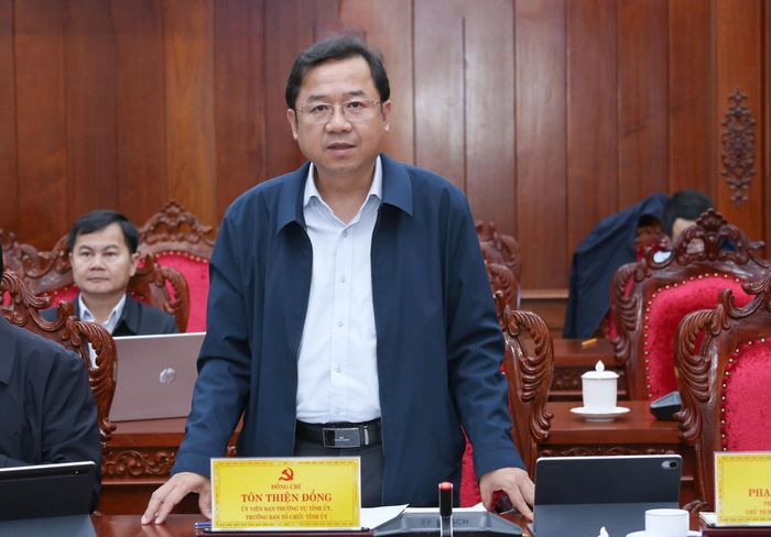 Đồng chí Tôn Thiện Đồng, Ủy viên Ban Thường vụ Tỉnh ủy, Trưởng Ban Tổ chức Tỉnh ủy phát biểu tại buổi làm việc