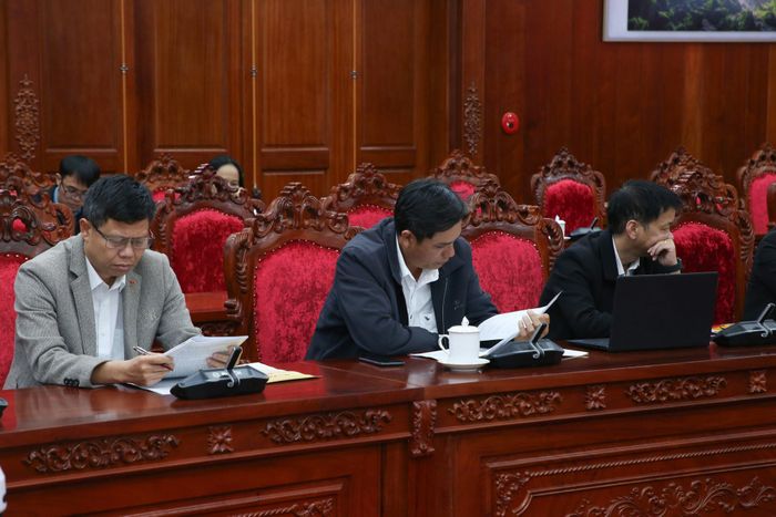 Các đại biểu tham dự buổi làm việc