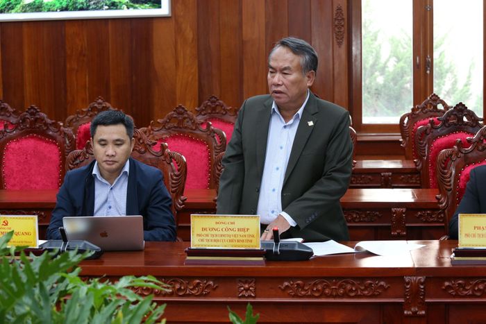 Đồng chí Dương Công Hiệp, Phó Chủ tịch Ủy ban MTTQ Việt Nam tỉnh, Chủ tịch Hội Cựu chiến binh tỉnh phát biểu tại buổi làm việc