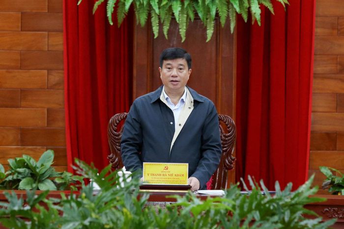 Đồng chí Y Thanh Hà Niê Kđăm, Ủy viên Ban Chấp hành Trung ương Đảng, Bí thư Tỉnh ủy, Trưởng Đoàn ĐBQH tỉnh Lâm Đồng phát biểu tại buổi làm việc