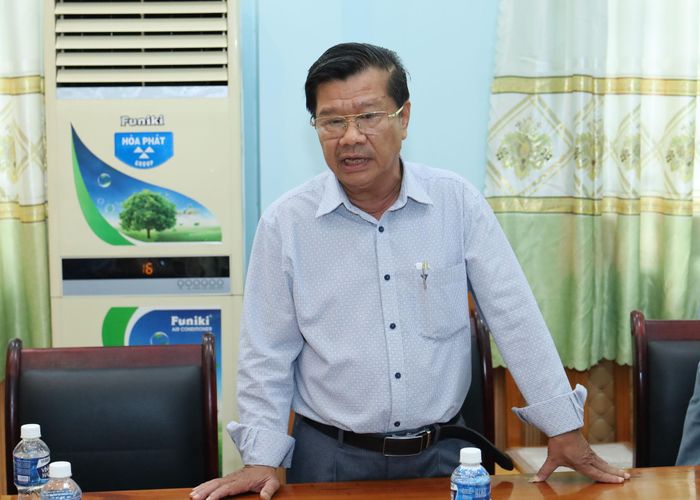 Giám đốc Ban Quản lý dự án Đầu tư xây dựng khu vực Tánh Linh Võ Hữu Cơ báo cáo tại buổi làm việc