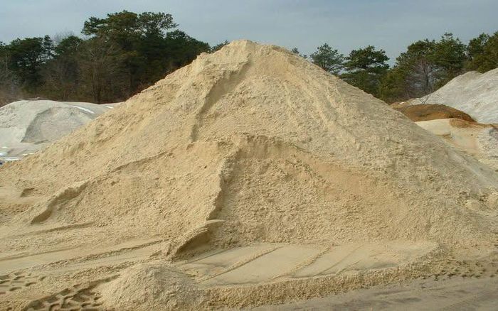 Giá cát xây dựng đến chân công trình tại Lâm Đồng dao động ở mức từ 900.000 đồng đến 1,2 triệu đồng/m3