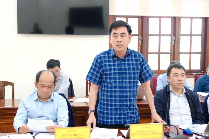 Ông Lê Thanh Sơn, Phó Giám đốc Sở Nông nghiệp và Môi trường phát biểu tại buổi làm việc