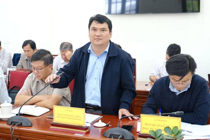 Ông Lê Văn Tạo, Phó Giám đốc Trung tâm Phát triển quỹ đất tỉnh Lâm Đồng phát biểu tại buổi làm việc