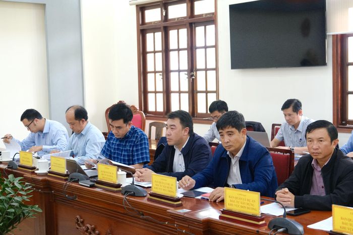 Đại diện lãnh đạo các sở, ngành, đơn vị tham dự buổi làm việc