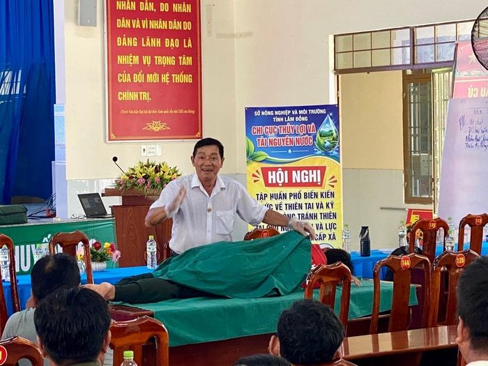 Ban Tổ chức hướng dẫn thực hành sơ cứu người khi bị ảnh hưởng thiên tai